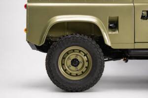 Bild 39/47 von Land Rover 90 (1990)