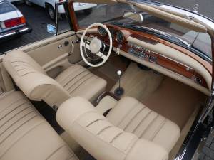 Image 12/25 of Mercedes-Benz 220 SE b (1963)