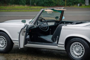 Image 21/36 of Mercedes-Benz 230 SL (1965)