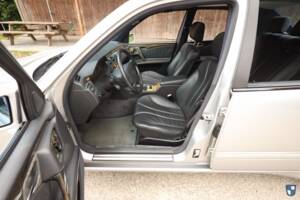 Image 12/98 de Mercedes-Benz E 50 AMG (1996)