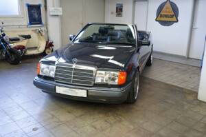 Immagine 5/30 di Mercedes-Benz 320 CE (1993)