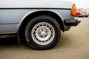 Bild 31/50 von Mercedes-Benz 280 TE (1983)