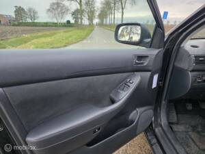 Imagen 22/35 de Toyota Avensis 1.8 VVT-i (2003)