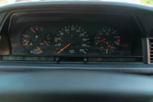 Afbeelding 35/44 van Mercedes-Benz 190 E (1987)