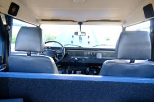 Bild 20/22 von Land Rover 90 (1988)