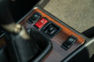 Image 44/45 of Mercedes-Benz 190 E (1987)