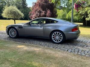 Image 9/40 of Aston Martin V12 Vanquish (2002)
