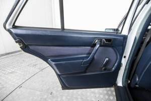 Image 28/50 de Mercedes-Benz 190 D (1986)