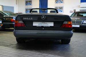 Immagine 10/30 di Mercedes-Benz 320 CE (1993)