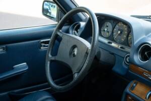Image 32/62 of Mercedes-Benz 280 CE (1982)
