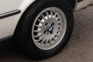 Image 16/50 of BMW 320i (1987)