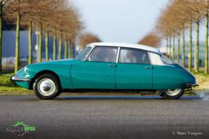 Image 3/41 of Citroën ID 19 (1964)