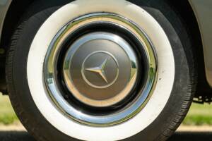 Imagen 32/50 de Mercedes-Benz 190 SL (1962)