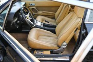 Image 12/32 of Ferrari 400 GT (1977)