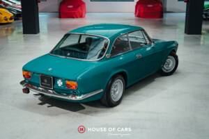Image 7/25 of Alfa Romeo 1750 GT Veloce (1970)