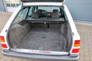 Immagine 13/18 di Mercedes-Benz 200 TE (1989)