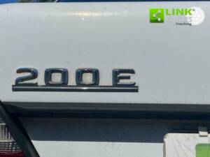 Image 15/48 of Mercedes-Benz E 200 (1991)