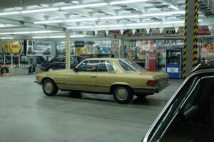 Image 6/50 de Mercedes-Benz 280 SLC (1977)
