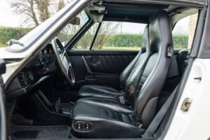 Afbeelding 29/45 van Porsche 911 Carrera 3.2 (WTL) (1988)