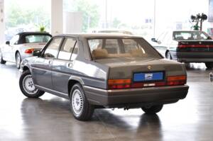 Bild 3/21 von Alfa Romeo 90 2.5 Quadrifoglio Oro (1985)