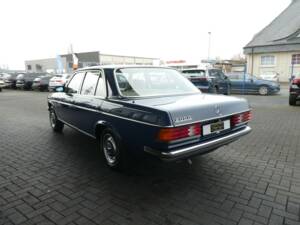 Imagen 6/21 de Mercedes-Benz 200 D (1984)