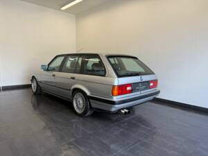 Immagine 8/50 di BMW 325i Touring (1992)