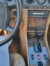Image 8/8 of Mercedes-Benz 560 SL (1988)