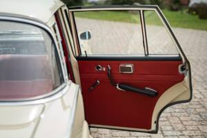Image 37/42 of Mercedes-Benz 220 SE b (1965)