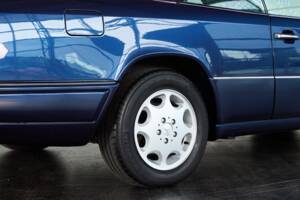 Bild 37/50 von Mercedes-Benz E 200 (1996)