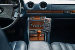 Bild 34/83 von Mercedes-Benz 300 D Turbodiesel (1983)
