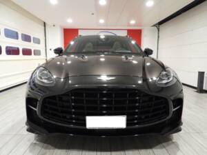 Image 2/15 of Aston Martin DBX707 (2022)