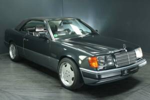 Bild 8/50 von Mercedes-Benz 300 CE-24 3.4 AMG (1993)