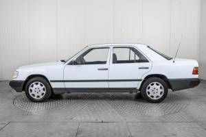 Imagen 11/50 de Mercedes-Benz 200 (1986)
