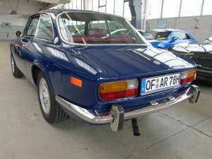 Bild 31/42 von Alfa Romeo 2000 GT Veloce (1975)