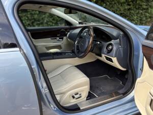 Image 23/50 of Jaguar XJ 5.0 (2011)