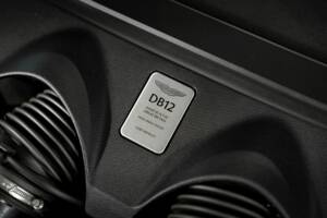 Bild 44/51 von Aston Martin DB12 Volante (2024)