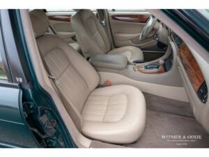 Bild 8/32 von Jaguar XJ 8 Executive (1998)