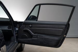 Image 19/24 of Porsche 911 Carrera (1993)