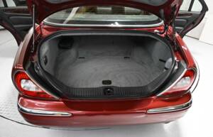 Image 20/50 of Jaguar XJR Super V8 (2004)