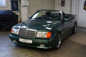 Image 27/38 of Mercedes-Benz 300 CE-24 (1992)