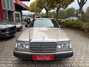 Bild 9/21 von Mercedes-Benz 300 CE (1988)