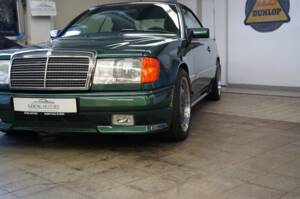 Image 6/38 of Mercedes-Benz 300 CE-24 (1992)