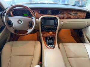 Image 16/19 de Jaguar XJ6 3.0 (2005)