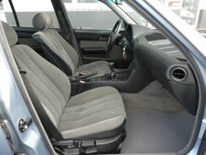 Image 13/16 of BMW 525i (1990)