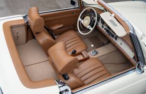 Image 26/41 of Mercedes-Benz 280 SL (1969)