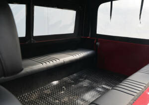 Image 34/38 of Land Rover 110 (1989)