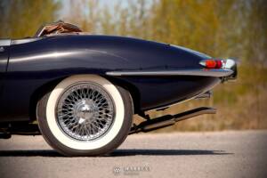 Image 32/80 de Jaguar Type E 4.2 (1966)