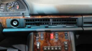 Image 9/34 of Mercedes-Benz 500 SEC (1991)