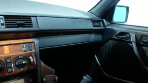 Bild 9/28 von Mercedes-Benz 500 E (1991)