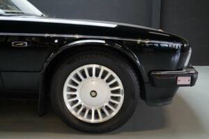 Image 11/47 of Jaguar XJ12 6.0 (1994)